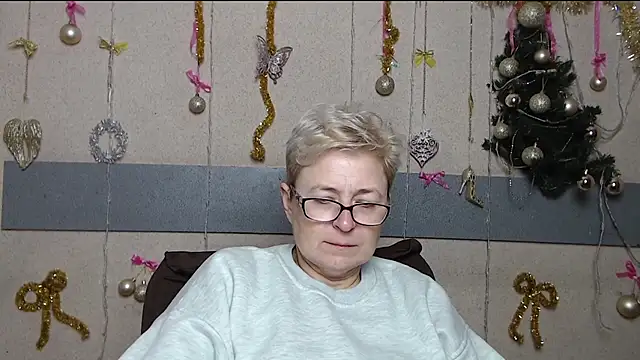 Snapshot of EmiliaGree chatting on January 14, 2026, 6:13 pm EmiliaGree online show from January 14, 2026, 6:13 pm