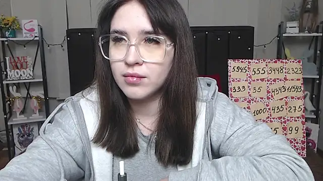 LauraHlot online show from February 2, 2025, 9:56 pm