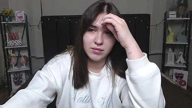 LauraHlot online show from February 9, 2025, 6:43 am