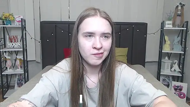 LauraHlot online show from September 12, 2025, 6:08 pm