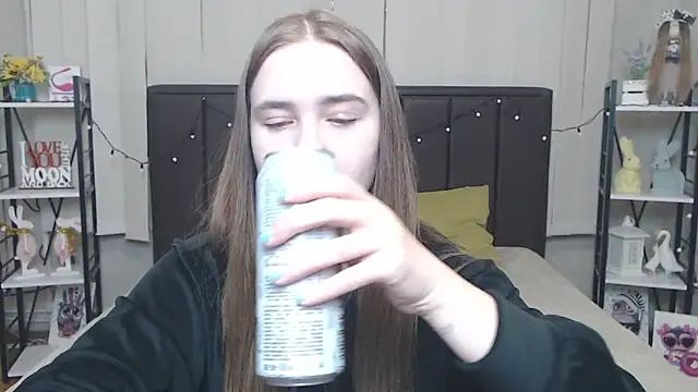 LauraHlot online show from September 15, 2025, 5:46 pm