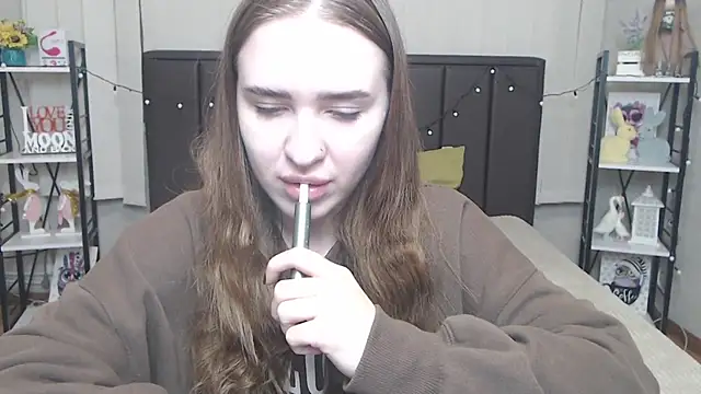 LauraHlot online show from October 1, 2025, 5:30 pm