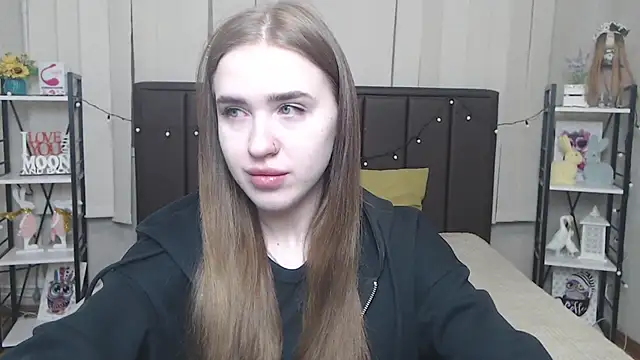 LauraHlot online show from October 18, 2025, 5:32 am