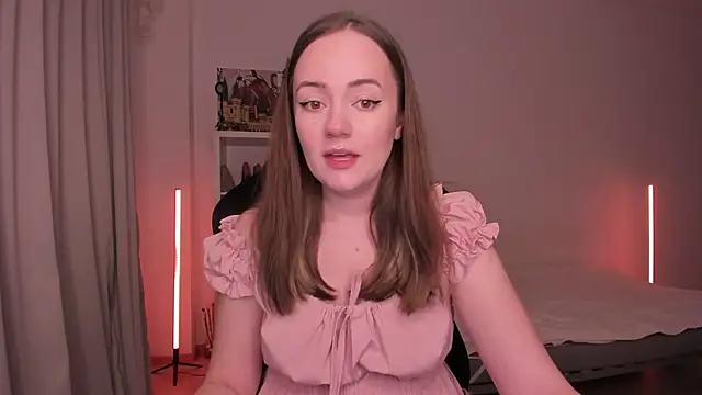 Snapshot of WalkingGirl chatting on February 5, 2025, 6:15 pm WalkingGirl online show from February 5, 2025, 6:15 pm