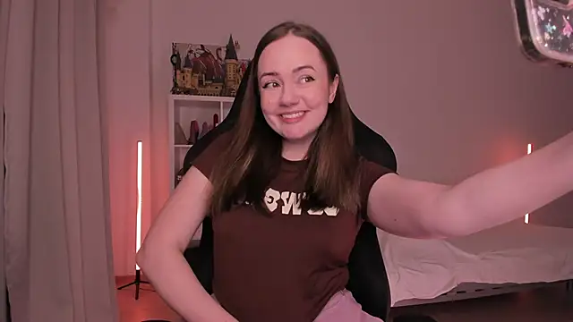 Snapshot of WalkingGirl chatting on February 7, 2025, 6:56 pm WalkingGirl online show from February 7, 2025, 6:56 pm