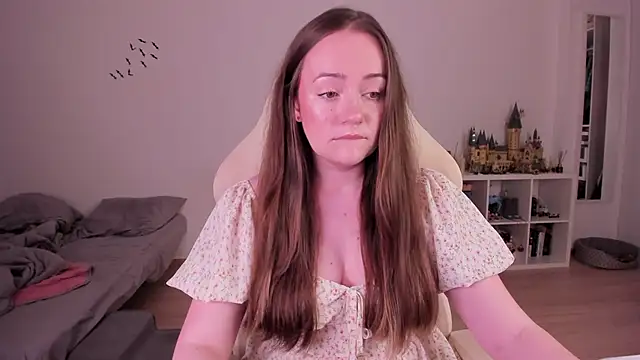 Snapshot of WalkingGirl chatting on November 6, 2025, 8:32 pm WalkingGirl online show from November 6, 2025, 8:32 pm