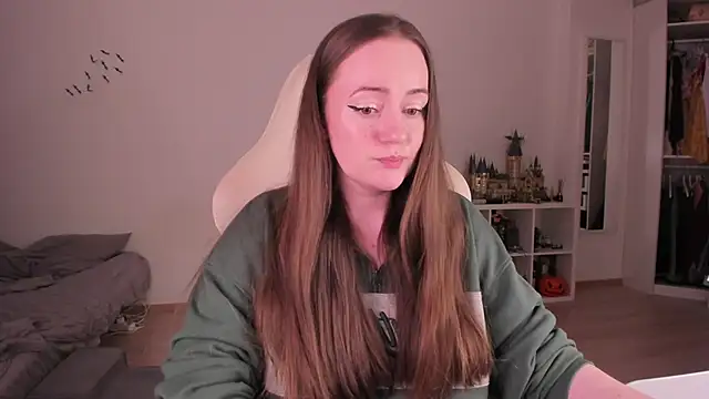 Snapshot of WalkingGirl chatting on November 28, 2025, 8:00 pm WalkingGirl online show from November 28, 2025, 8:00 pm