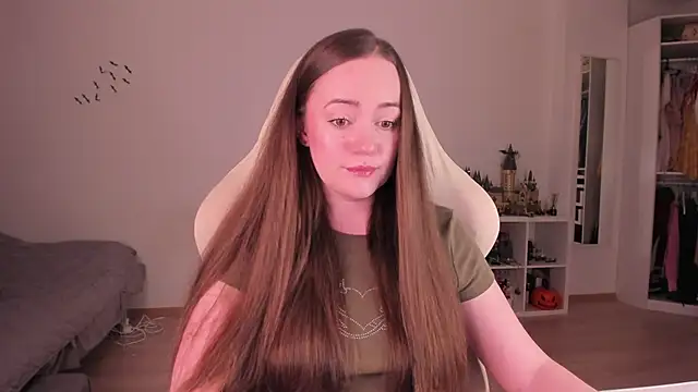 WalkingGirl online show from December 1, 2025, 6:46 pm