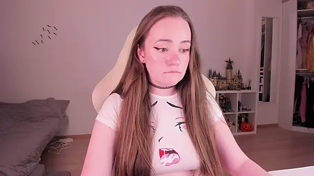 Snapshot of WalkingGirl chatting on December 3, 2025, 9:02 pm WalkingGirl online show from December 3, 2025, 9:02 pm