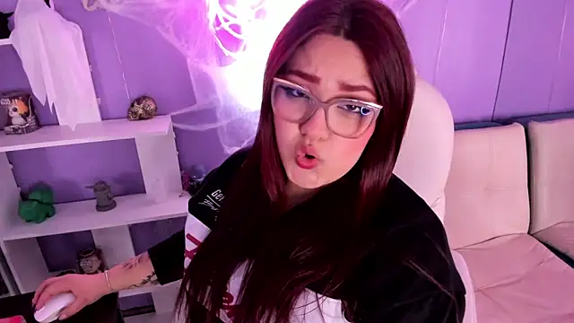 Snapshot of Camiila_Osorio chatting on October 17, 2025, 8:22 pm Camiila Osorio online show from October 17, 2025, 8:22 pm