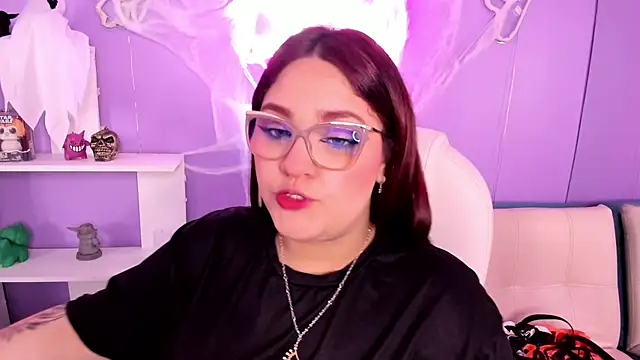 Snapshot of Camiila_Osorio chatting on October 20, 2025, 7:03 pm Camiila Osorio online show from October 20, 2025, 7:03 pm