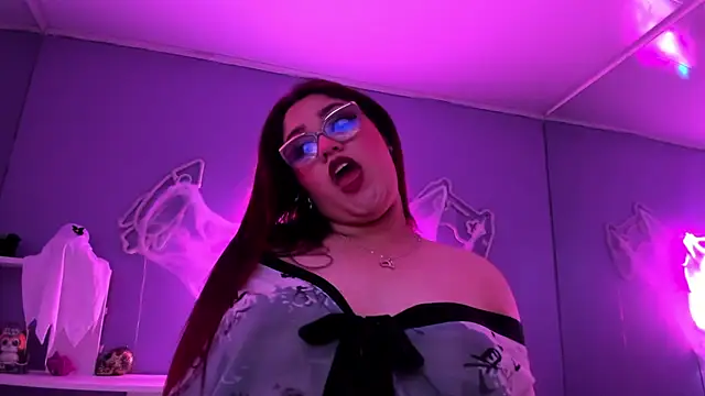 Snapshot of Camiila_Osorio chatting on October 24, 2025, 6:26 pm Camiila Osorio online show from October 24, 2025, 6:26 pm