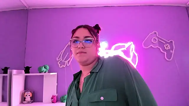 Snapshot of Camiila_Osorio chatting on November 6, 2025, 7:26 pm Camiila Osorio online show from November 6, 2025, 7:26 pm