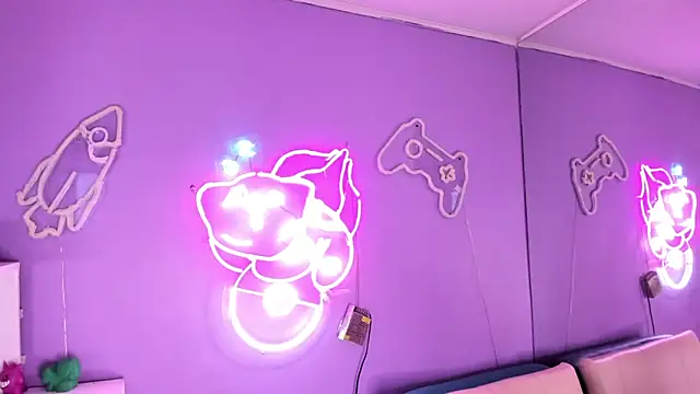 Snapshot of Camiila_Osorio chatting on November 7, 2025, 7:14 pm Camiila Osorio online show from November 7, 2025, 7:14 pm