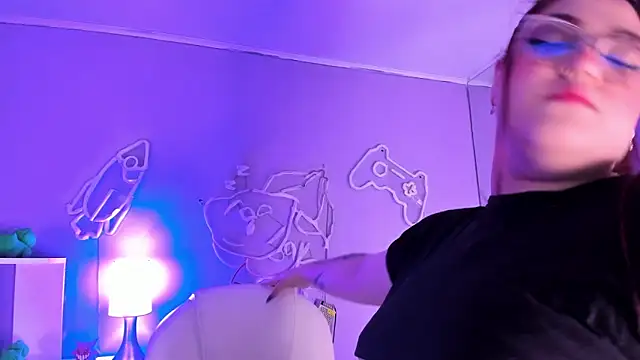 Snapshot of Camiila_Osorio chatting on November 21, 2025, 3:22 pm Camiila Osorio online show from November 21, 2025, 3:22 pm