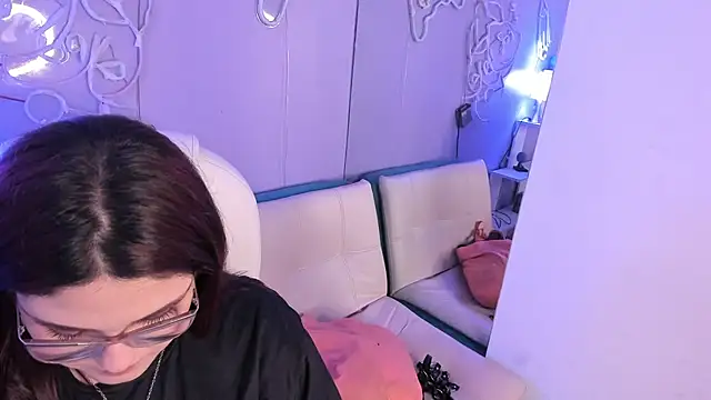 Snapshot of Camiila_Osorio chatting on December 1, 2025, 9:20 pm Camiila Osorio online show from December 1, 2025, 9:20 pm