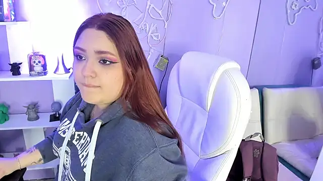 Snapshot of Camiila_Osorio chatting on December 18, 2025, 7:31 pm Camiila Osorio online show from December 18, 2025, 7:31 pm