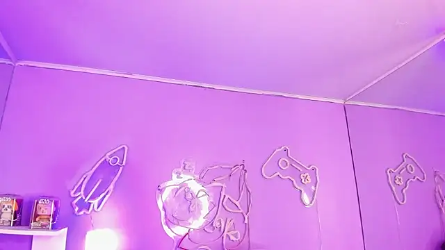 Snapshot of Camiila_Osorio chatting on February 4, 2026, 7:31 pm Camiila Osorio online show from February 4, 2026, 7:31 pm