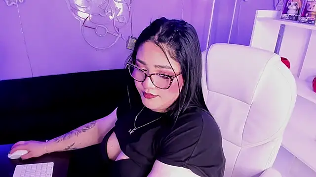 Snapshot of Camiila_Osorio chatting on March 5, 2026, 7:43 pm Camiila Osorio online show from March 5, 2026, 7:43 pm