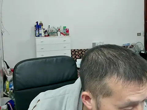 zwc147369 online show from December 14, 2025, 7:51 pm