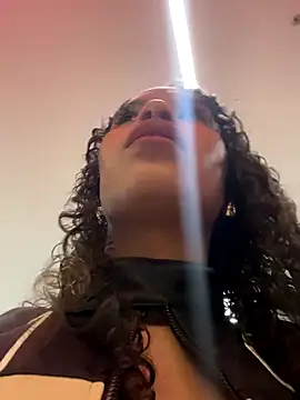 MarieLeon online show from December 16, 2025, 8:47 pm