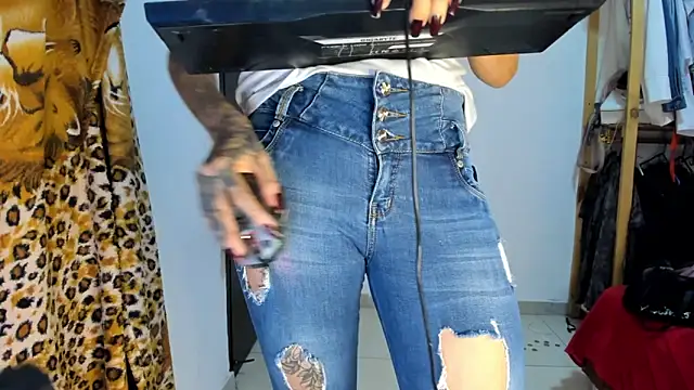 Charllote23 online show from March 18, 2025, 6:36 am