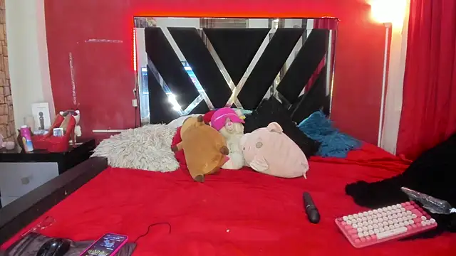 Snapshot of Charllote23 chatting on February 14, 2026, 12:40 am Charllote23 online show from February 14, 2026, 12:40 am