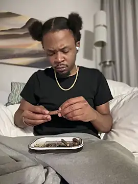 Snapshot of MobyDxck chatting on January 5, 2025, 12:09 am MobyDxck online show from January 5, 2025, 12:09 am