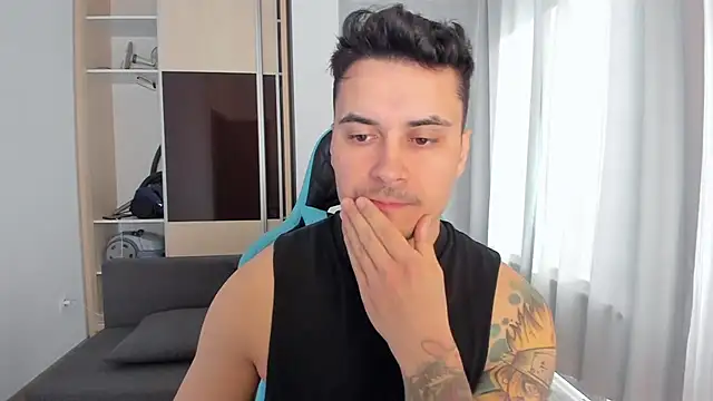 Snapshot of MatMalonne chatting on March 8, 2026, 7:23 am MatMalonne online show from March 8, 2026, 7:23 am