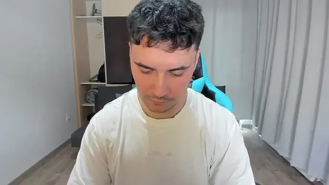 Snapshot of MatMalonne chatting on April 3, 2026, 12:25 pm MatMalonne online show from April 3, 2026, 12:25 pm