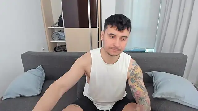 Snapshot of MatMalonne chatting on April 6, 2026, 12:39 pm MatMalonne online show from April 6, 2026, 12:39 pm