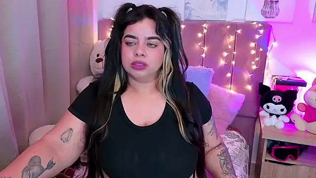 MiahJoness online show from November 14, 2025, 10:40 pm