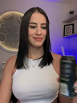 Snapshot of SarahhSmitth1 chatting on February 21, 2025, 11:43 pm SarahhSmitth1 online show from February 21, 2025, 11:43 pm