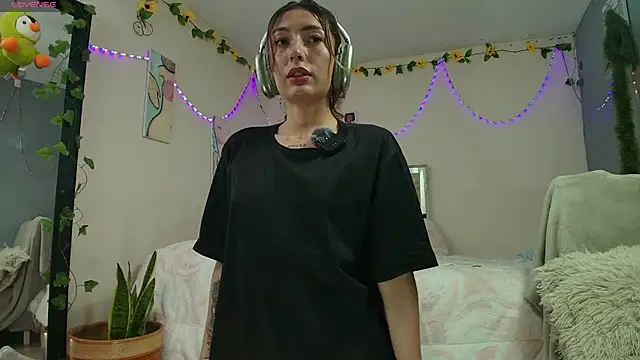 Snapshot of Tomoe_b chatting on January 7, 2026, 3:42 am Tomoe b online show from January 7, 2026, 3:42 am