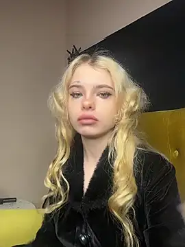 MisssLola online show from November 23, 2025, 12:49 pm