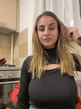 Snapshot of Daisyforyou chatting on December 5, 2024, 8:22 pm Daisyforyou online show from December 5, 2024, 8:22 pm