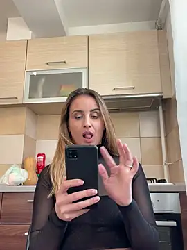 Snapshot of Daisyforyou chatting on December 13, 2024, 12:17 pm Daisyforyou online show from December 13, 2024, 12:17 pm