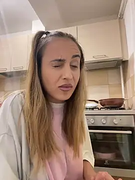 Snapshot of Daisyforyou chatting on December 22, 2024, 6:59 pm Daisyforyou online show from December 22, 2024, 6:59 pm