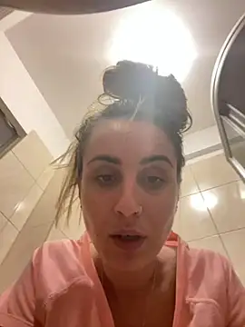 Snapshot of Daisyforyou chatting on January 22, 2025, 11:45 am Daisyforyou online show from January 22, 2025, 11:45 am