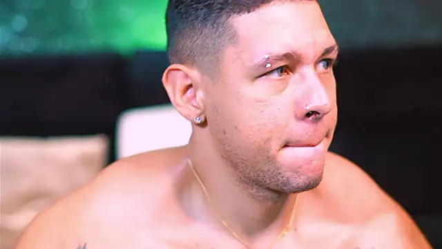 Snapshot of MassimoWalton2 chatting on December 5, 2024, 12:08 am MassimoWalton2 online show from December 5, 2024, 12:08 am