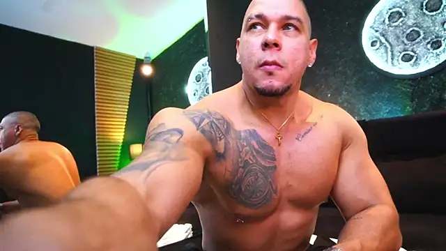 Snapshot of MassimoWalton2 chatting on October 1, 2025, 1:22 am MassimoWalton2 online show from October 1, 2025, 1:22 am