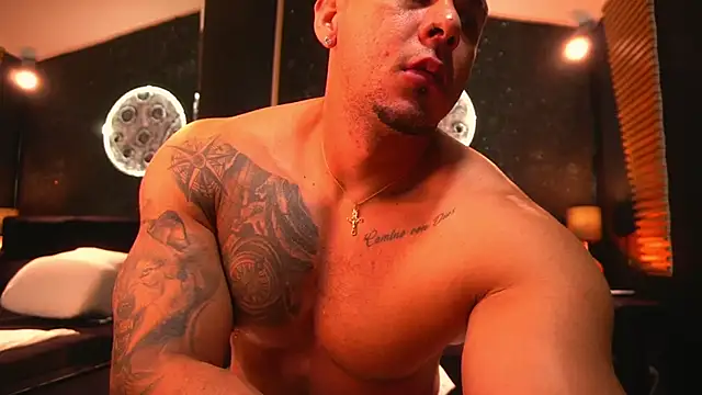 Snapshot of MassimoWalton2 chatting on November 17, 2025, 2:12 pm MassimoWalton2 online show from November 17, 2025, 2:12 pm