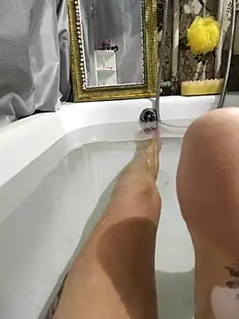 Snapshot of SweetLeila40 chatting on March 8, 2026, 10:35 pm SweetLeila40 online show from March 8, 2026, 10:35 pm