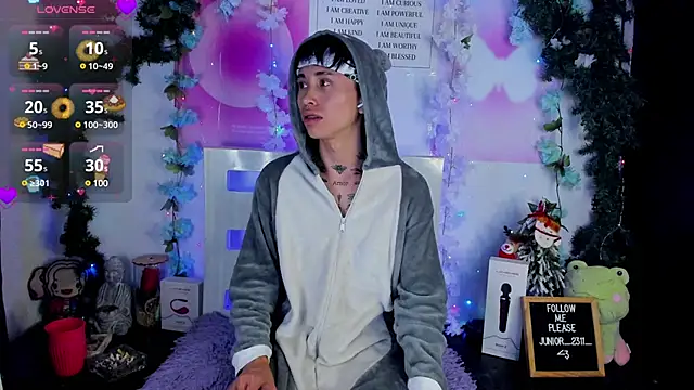 Snapshot of juniior_2311_ chatting on January 17, 2025, 2:39 am juniior 2311  online show from January 17, 2025, 2:39 am