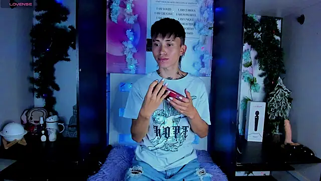 Snapshot of juniior_2311_ chatting on February 6, 2025, 12:22 am juniior 2311  online show from February 6, 2025, 12:22 am