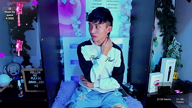 Snapshot of juniior_2311_ chatting on February 19, 2025, 12:03 am juniior 2311  online show from February 19, 2025, 12:03 am