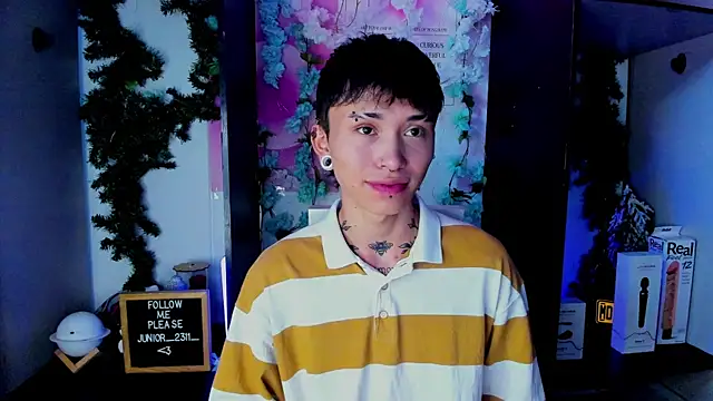 Snapshot of juniior_2311_ chatting on March 1, 2025, 5:27 pm juniior 2311  online show from March 1, 2025, 5:27 pm