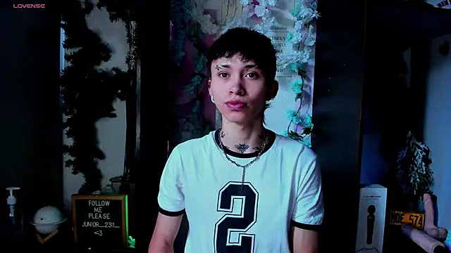 Snapshot of juniior_2311_ chatting on March 5, 2025, 12:33 pm juniior 2311  online show from March 5, 2025, 12:33 pm