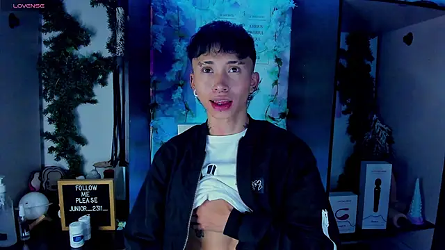 Snapshot of juniior_2311_ chatting on March 9, 2025, 12:21 am juniior 2311  online show from March 9, 2025, 12:21 am