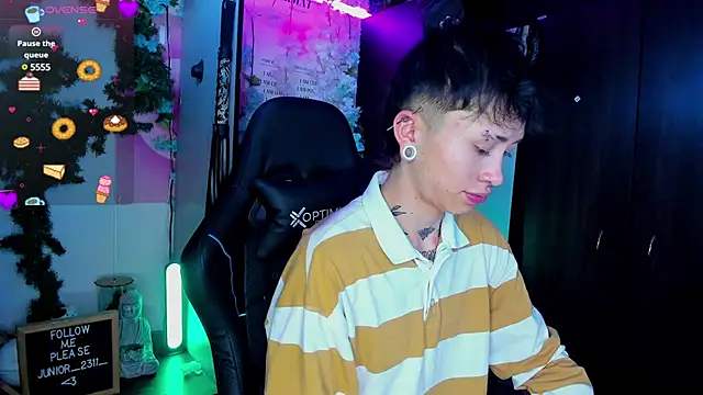 Snapshot of juniior_2311_ chatting on March 15, 2025, 11:19 am juniior 2311  online show from March 15, 2025, 11:19 am